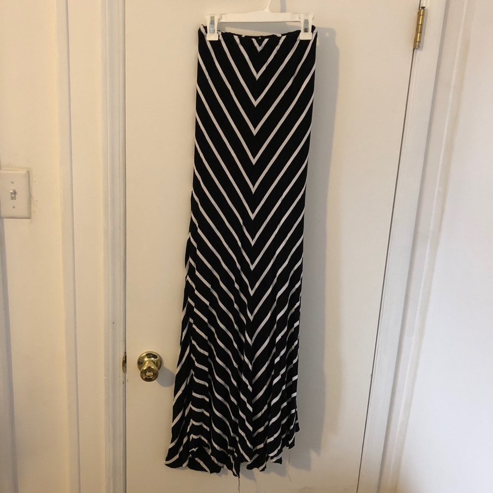 Olivaceous Chevron Black & White Maxi Skirt- Sz S